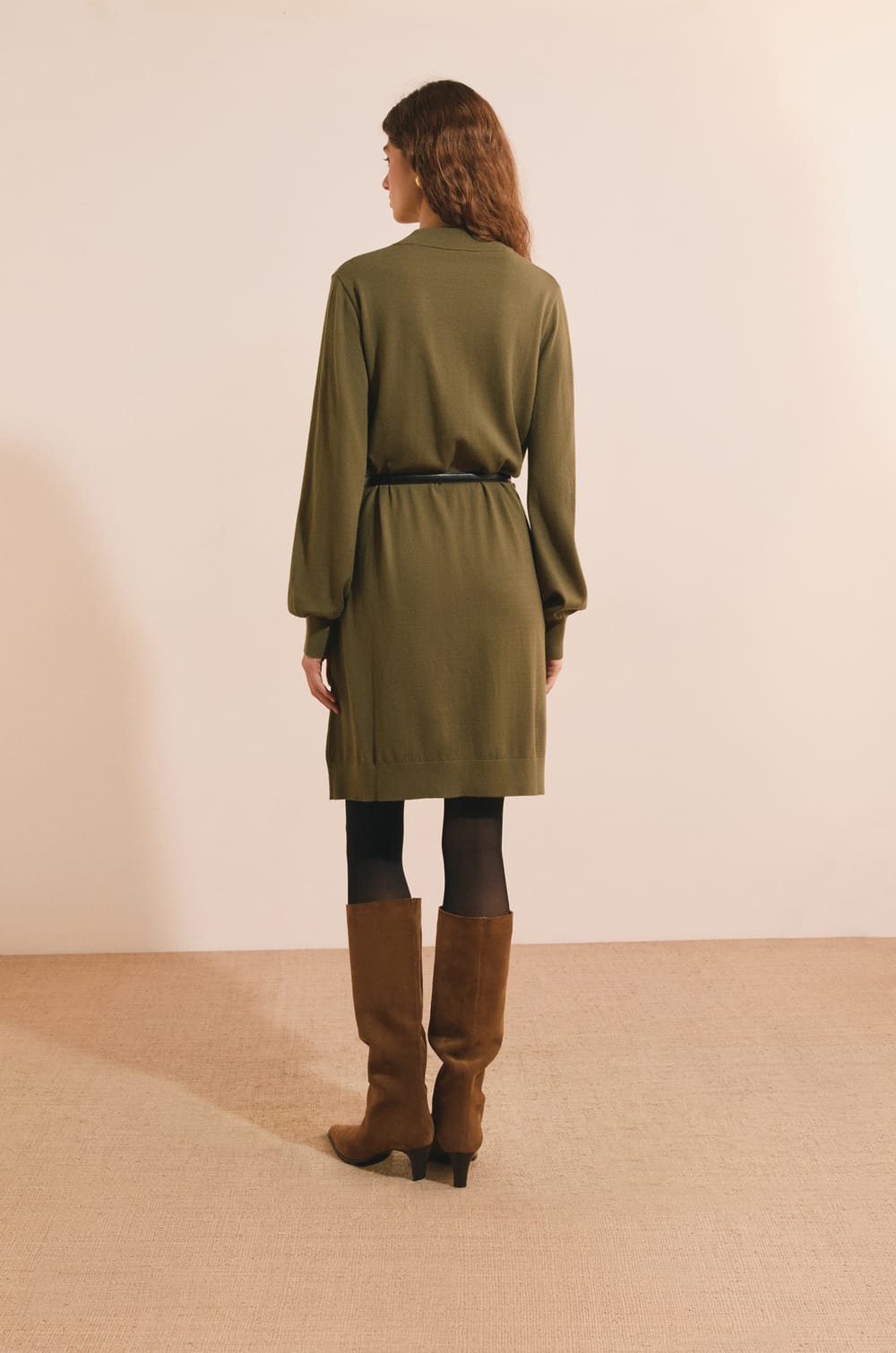 Robe courte manches longues;${refinementColor}