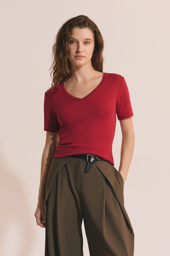 T-shirt &agrave; col V avec coton modal;${refinementColor}