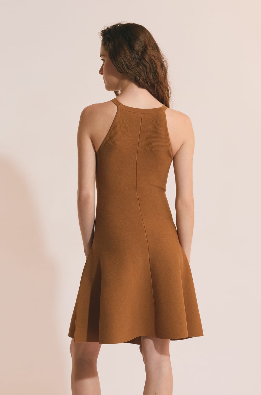 Robe courte en maille;${refinementColor}