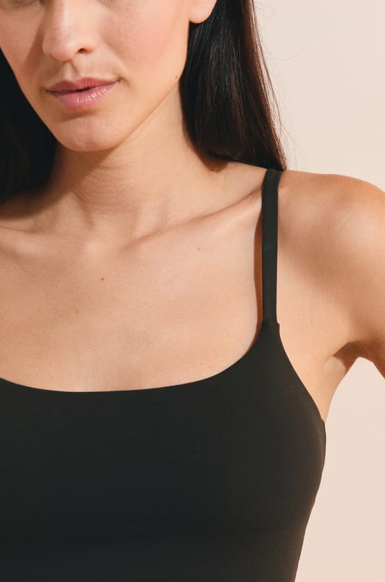 Top aus Mikrofaser mit integriertem Bralette;${refinementColor}