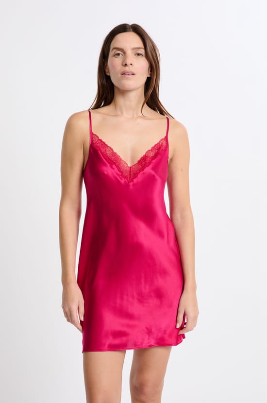 Nuisette en soie détails dentelle;${refinementColor}