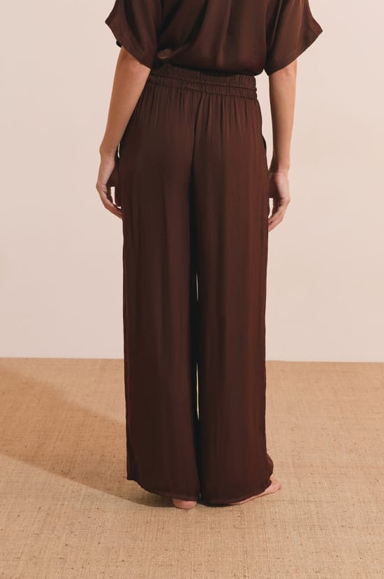 Pantalon satin&eacute; coupe large;${refinementColor}