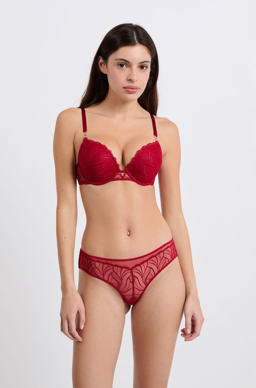 Braga brasile&ntilde;a con bordado;${refinementColor}