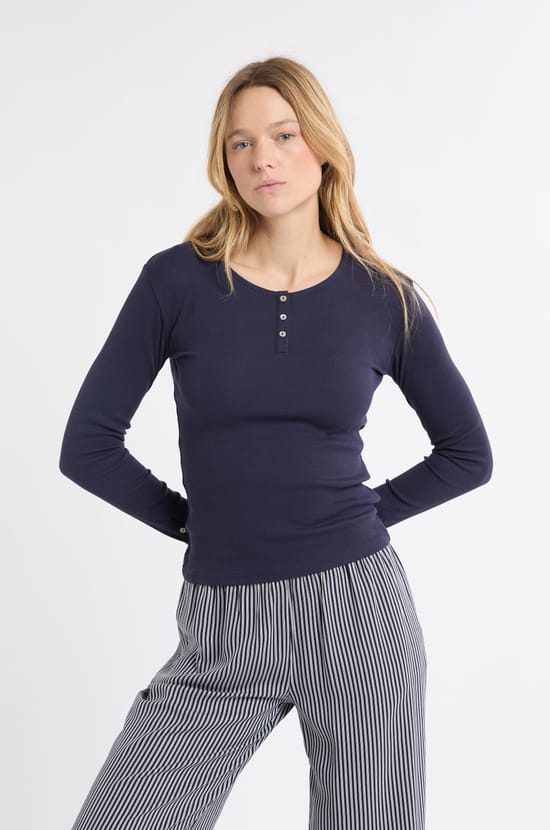 T-shirt manches longues en coton avec boutons;${refinementColor}