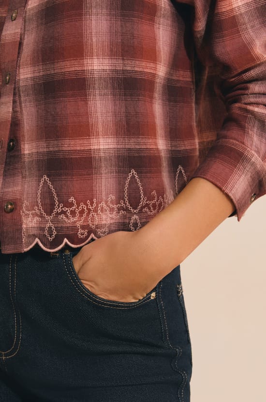Chemise courte &agrave; carreaux avec broderies;${refinementColor}