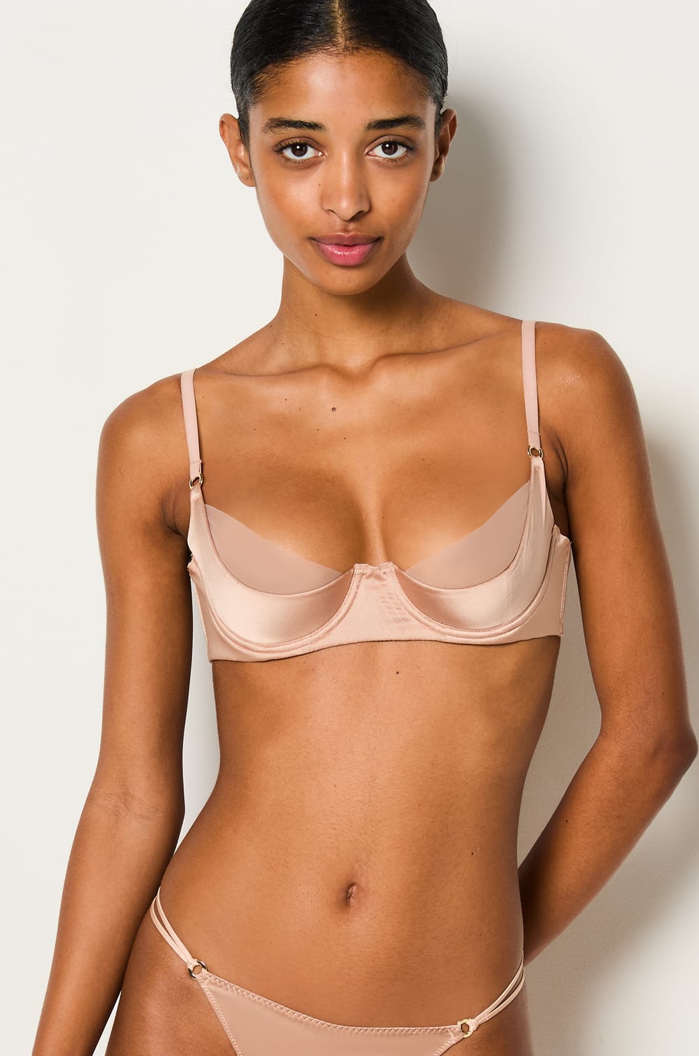 Biustonosz z jedwabiu i tiulu;${refinementColor}