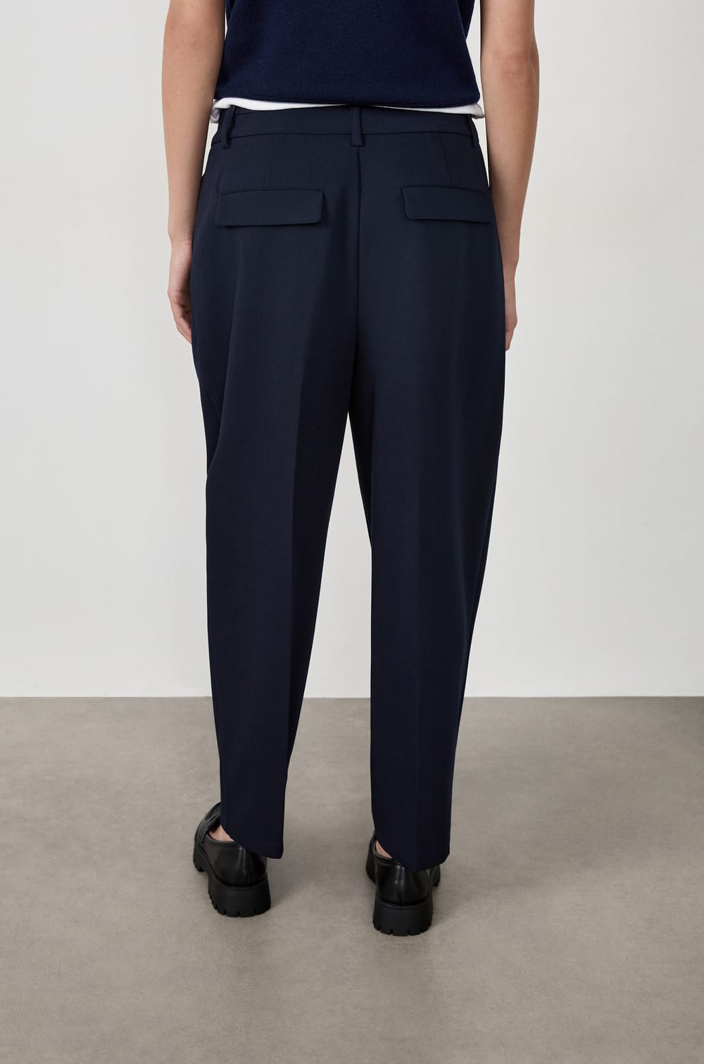 Pantalon coupe carotte;${refinementColor}