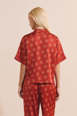 Chemise de pyjama &agrave; motifs fleurs satin&eacute;;${refinementColor}