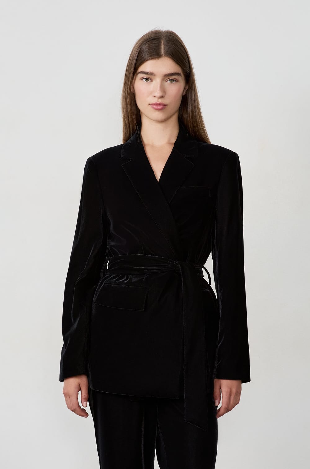 Blazer &agrave; nouer en velours;${refinementColor}