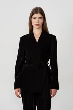 Blazer &agrave; nouer en velours;${refinementColor}