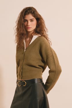 Cardigan col V;${refinementColor}
