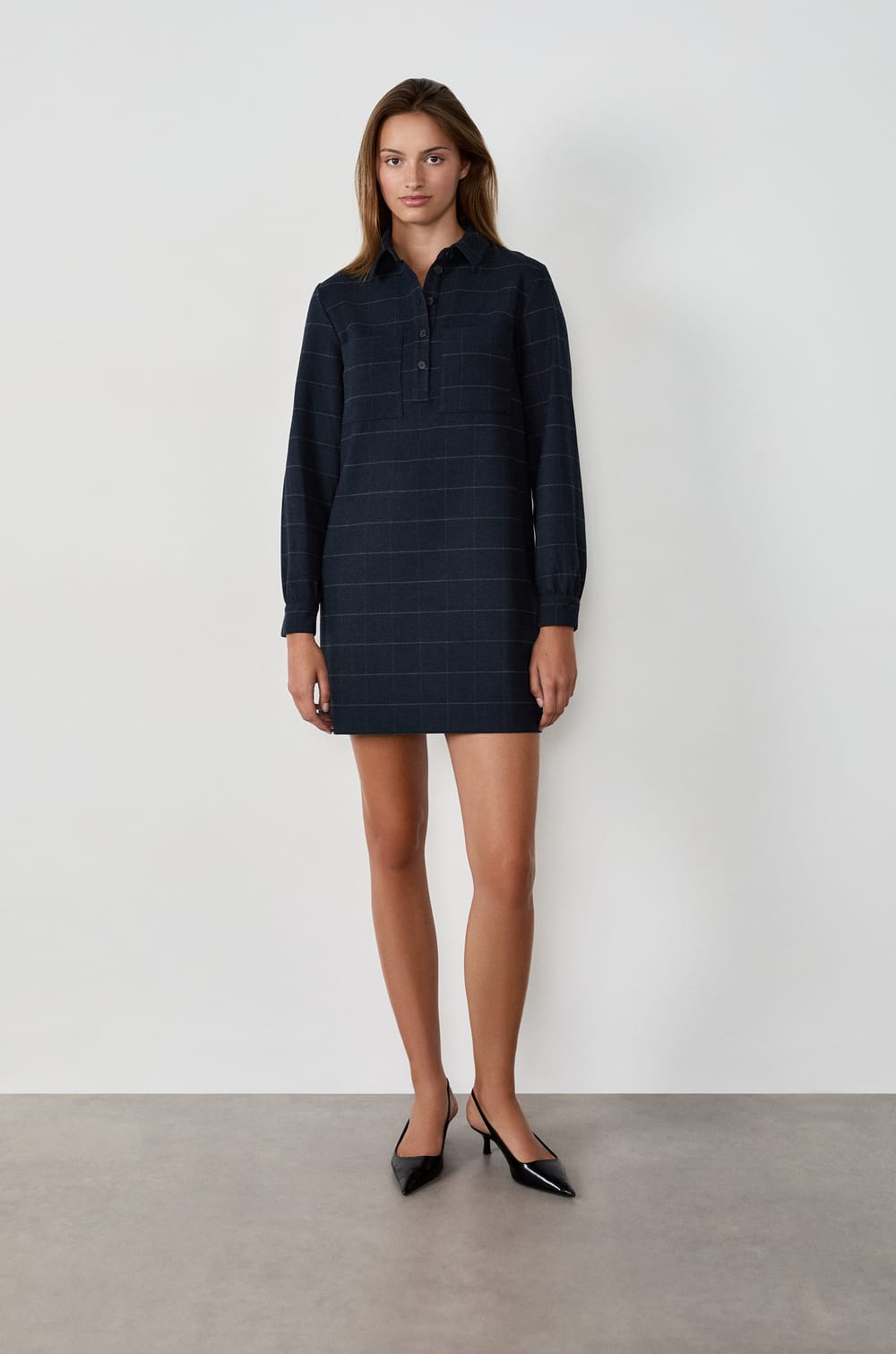 Korte jurk met lange mouwen en strepen;${refinementColor}