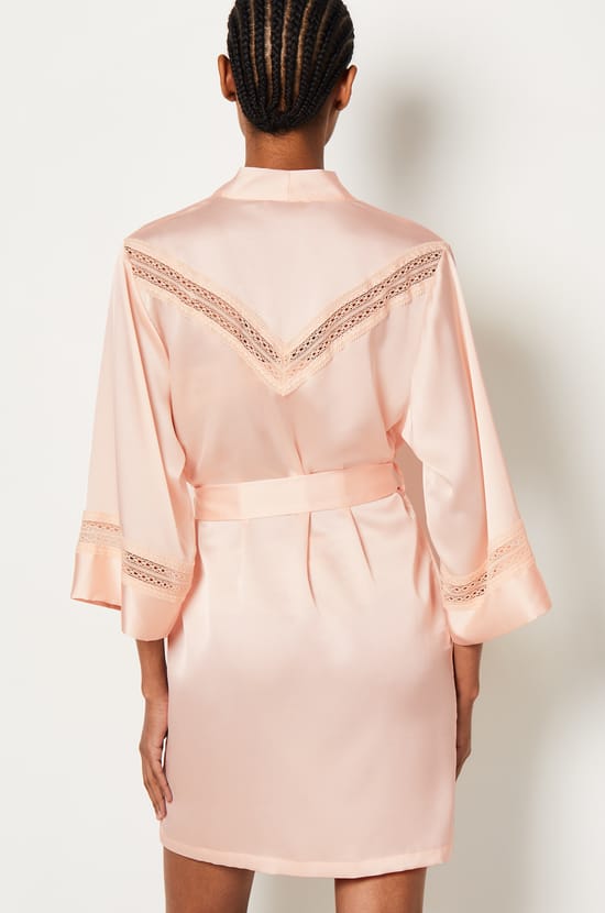 Bata de satén con detalles de encaje;${refinementColor}