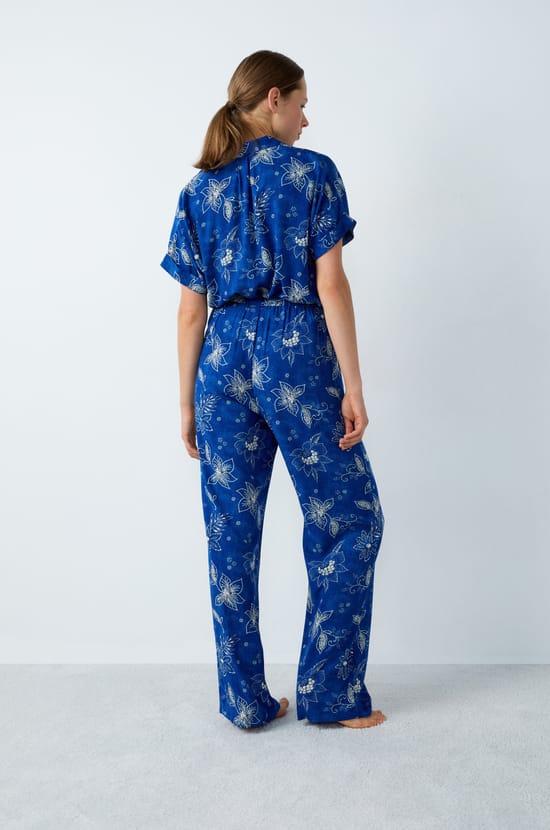 Pantalón acampanado estampado;${refinementColor}