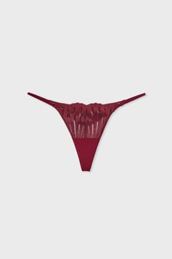 String en dentelle détails bijoux;${refinementColor}