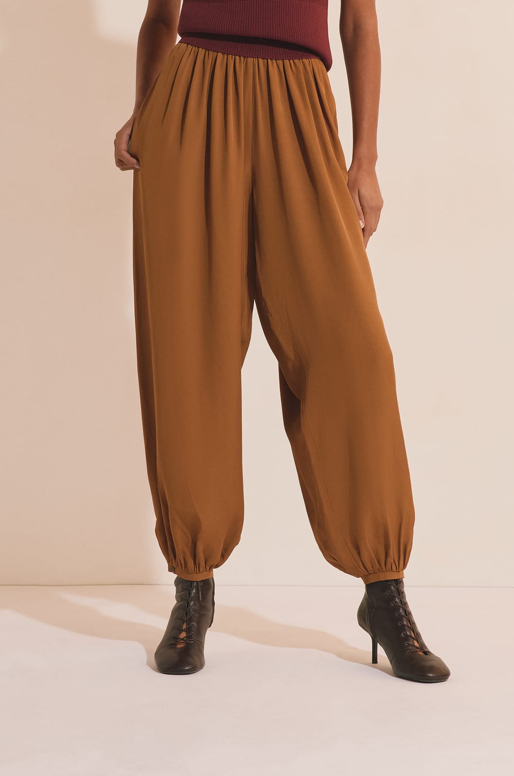 Pantalon satin&eacute;;${refinementColor}