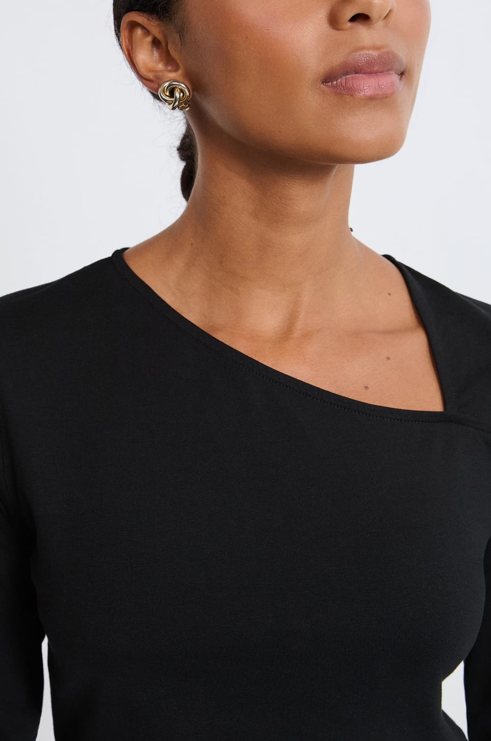 Camiseta de manga larga con cuello asim&eacute;trico de algod&oacute;n;${refinementColor}