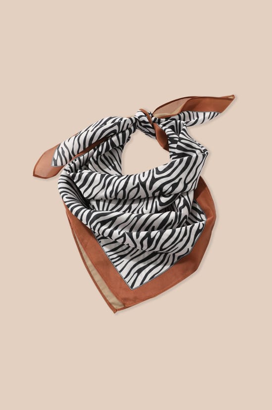 Foulard &agrave; motifs;${refinementColor}