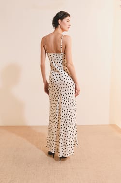Robe longue &agrave; fines bretelles &agrave; pois;${refinementColor}