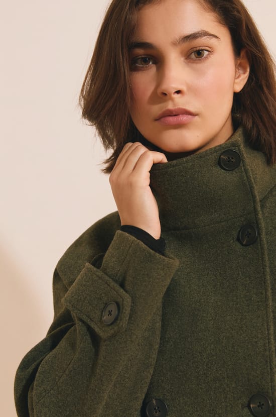 Manteau court avec laine &agrave; col montant;${refinementColor}