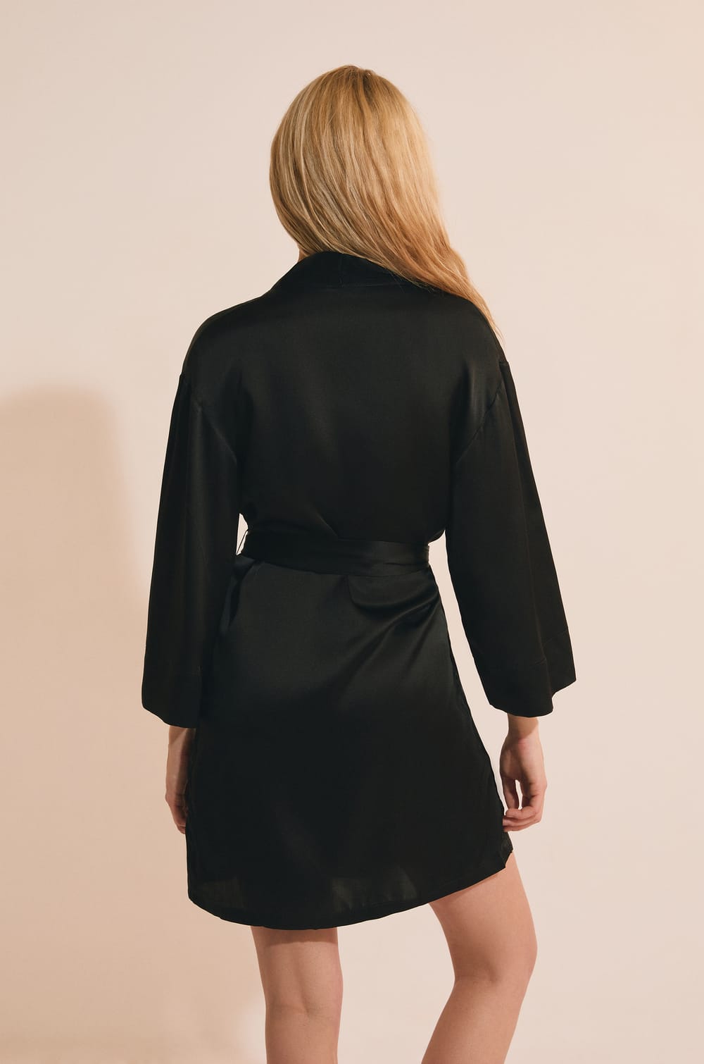 Silk Robe;${refinementColor}