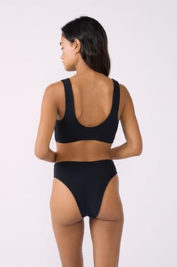 Triangle bikini top in stretch fabric;${refinementColor}