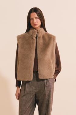 Gilet sans manches en fausse fourrure;${refinementColor}