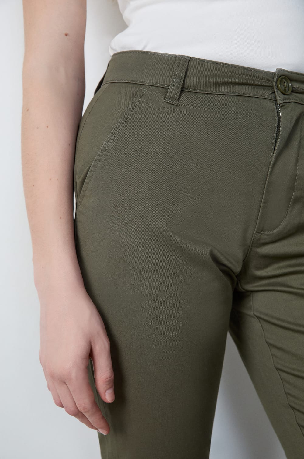 Carrot-Cut Trousers;${refinementColor}