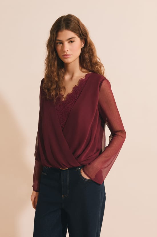 Blouse col V avec dentelle et transparence;${refinementColor}