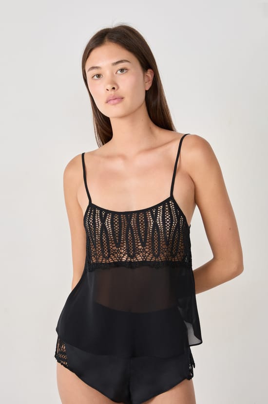 Caraco avec voile transparent et dentelle;${refinementColor}