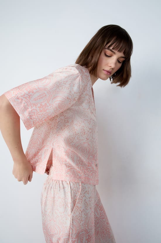 Short-Sleeved Patterned Satin Pajama Shirt;${refinementColor}