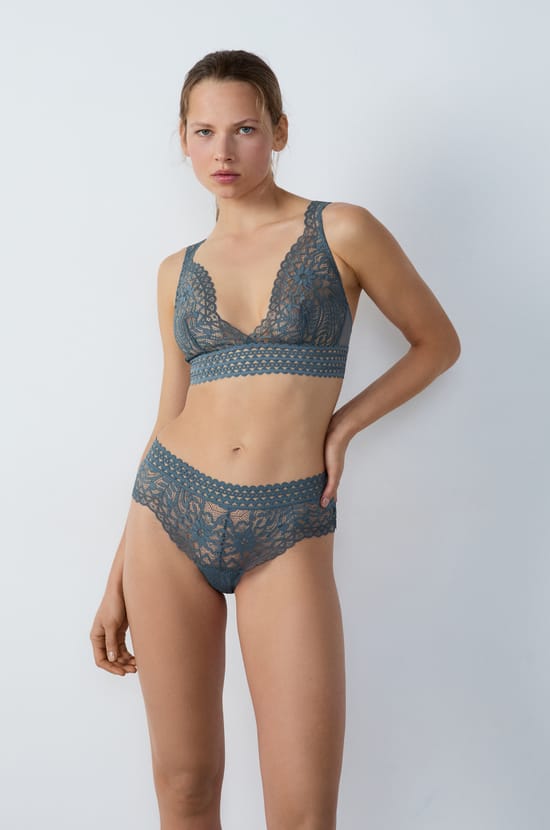 Shorty en dentelle;${refinementColor}