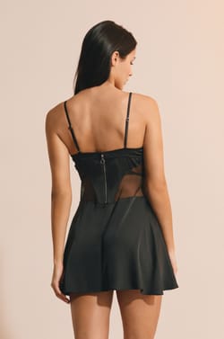 Robe satin&eacute;e avec charm;${refinementColor}