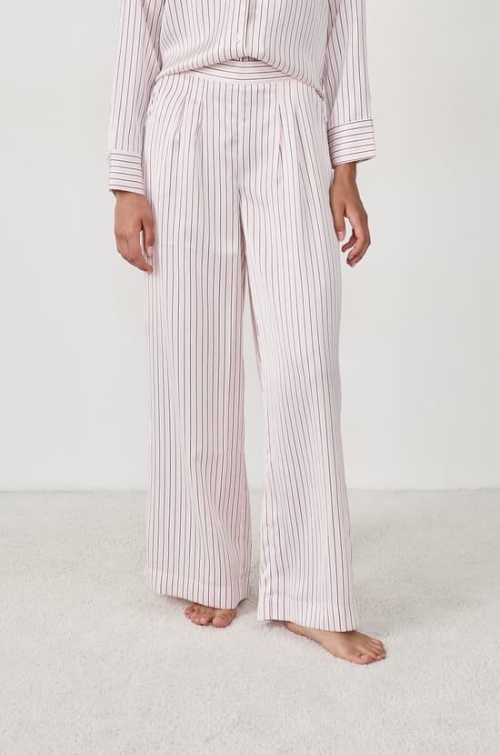 Pantalon de pyjama en satin à rayures;${refinementColor}