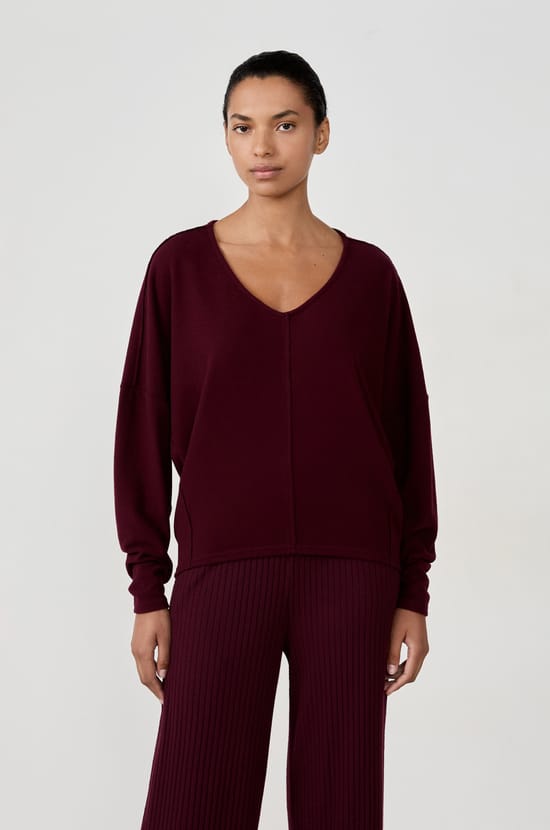 Su&eacute;ter cuello en V;${refinementColor}