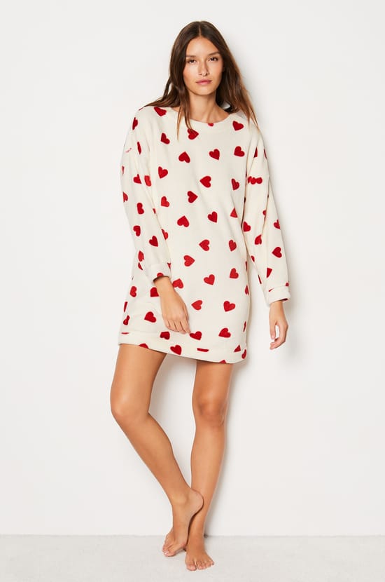 Chemise de nuit polaire à cœur Corgi;${refinementColor}
