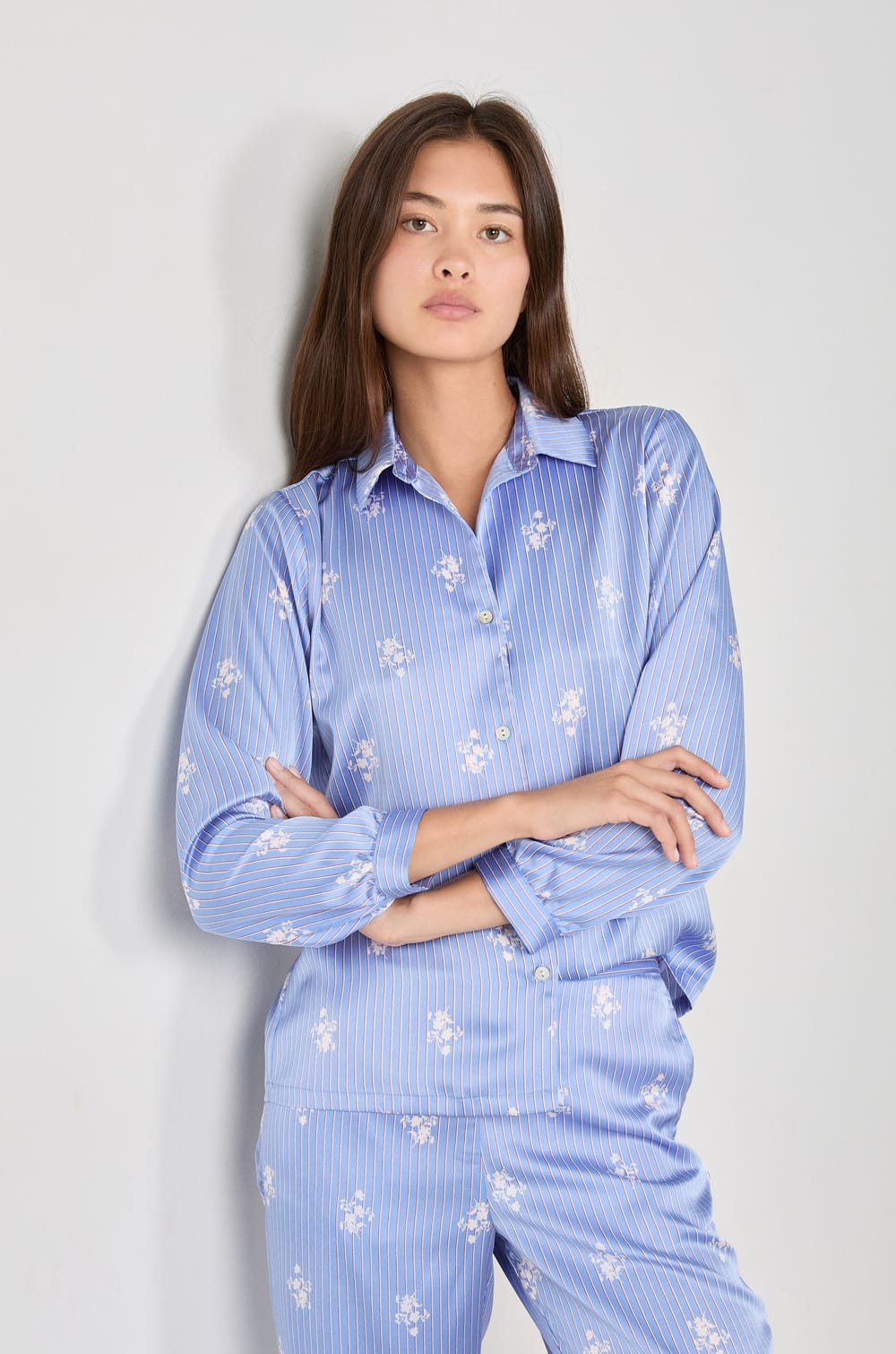 Satynowa koszula piżamowa z nadrukiem;${refinementColor}