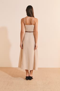 Robe longue &agrave; fines bretelles;${refinementColor}