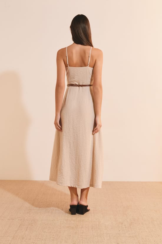 Robe longue &agrave; fines bretelles;${refinementColor}