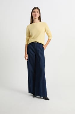 Round neck cashmere sweater;${refinementColor}