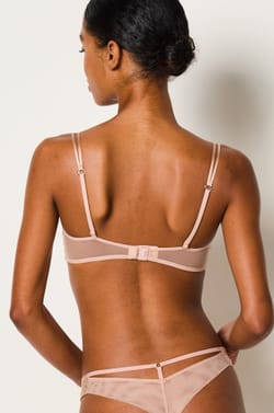 Bra sin relleno de seda y tul. Copa B-D;${refinementColor}