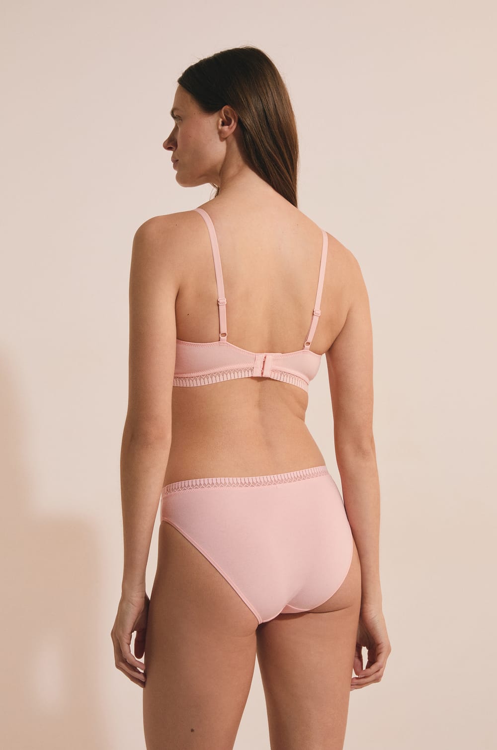 Sujetador sin aros con copas finas de algod&oacute;n org&aacute;nico;${refinementColor}