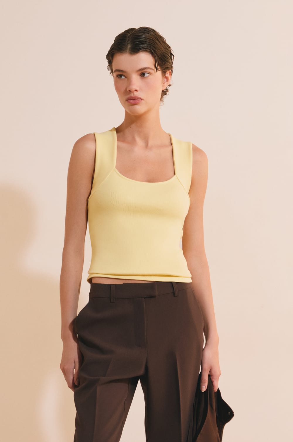 Top &agrave; col carr&eacute; en coton;${refinementColor}