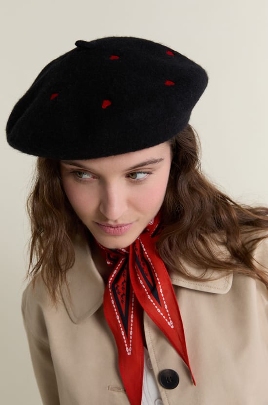 Beret en laine &agrave; motifs coeurs;${refinementColor}