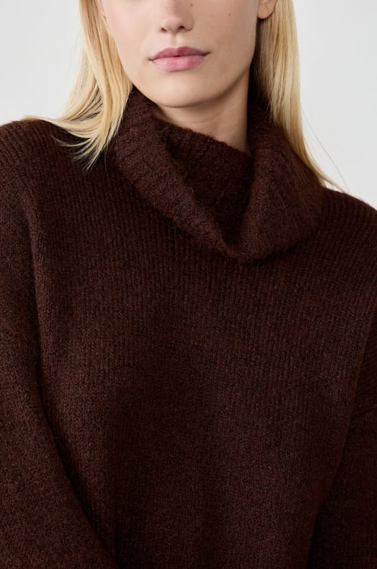 Robe pull col roulé;${refinementColor}