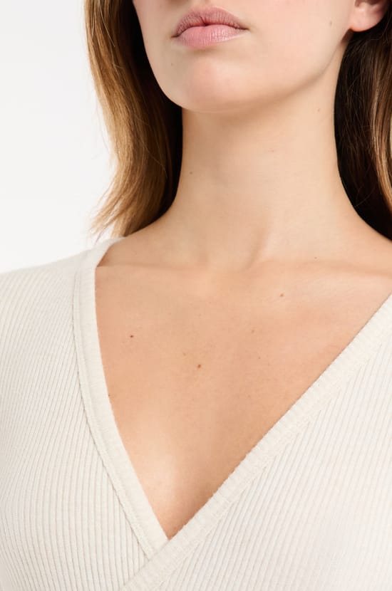 Body mit langen &Auml;rmeln und Wickeloptik;${refinementColor}