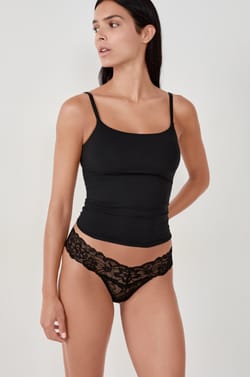Tanga en dentelle;${refinementColor}