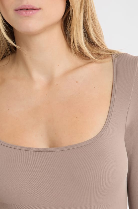 Body col carr&eacute; manches longues;${refinementColor}