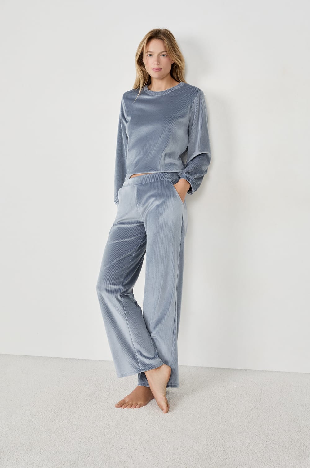 Pantal&oacute;n de pijama con efecto terciopelo;${refinementColor}