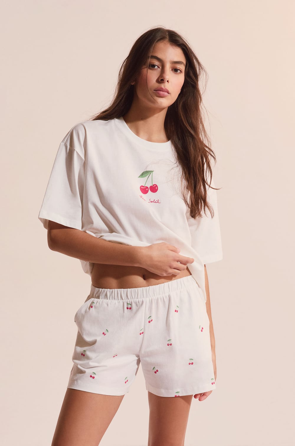 Ensemble de pyjama vichy 2 pi&egrave;ces avec motifs cerise;${refinementColor}